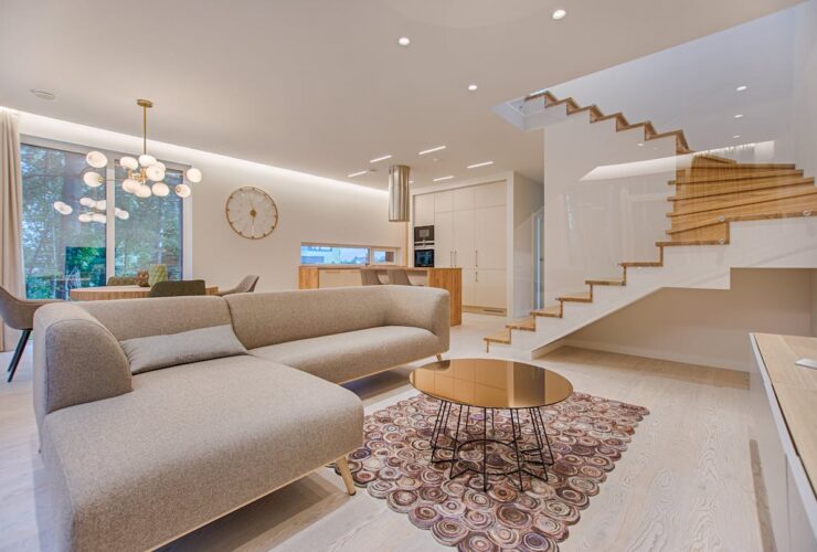 Interior de hogar decorado con estilo moderno