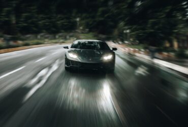 Persona conduciendo automóvil